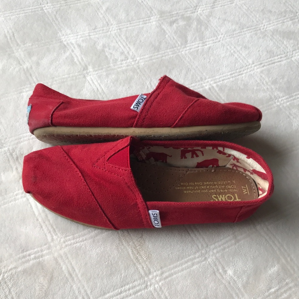Women’s red Toms